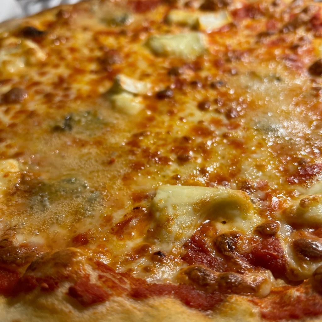 Kinh nghiệm du lịch châu Âu: Ăn gì? - Ăn Pizza Four Cheese