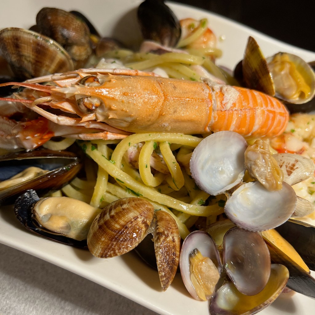 Kinh nghiệm du lịch châu Âu tự túc của Hành - Mỳ hải sản